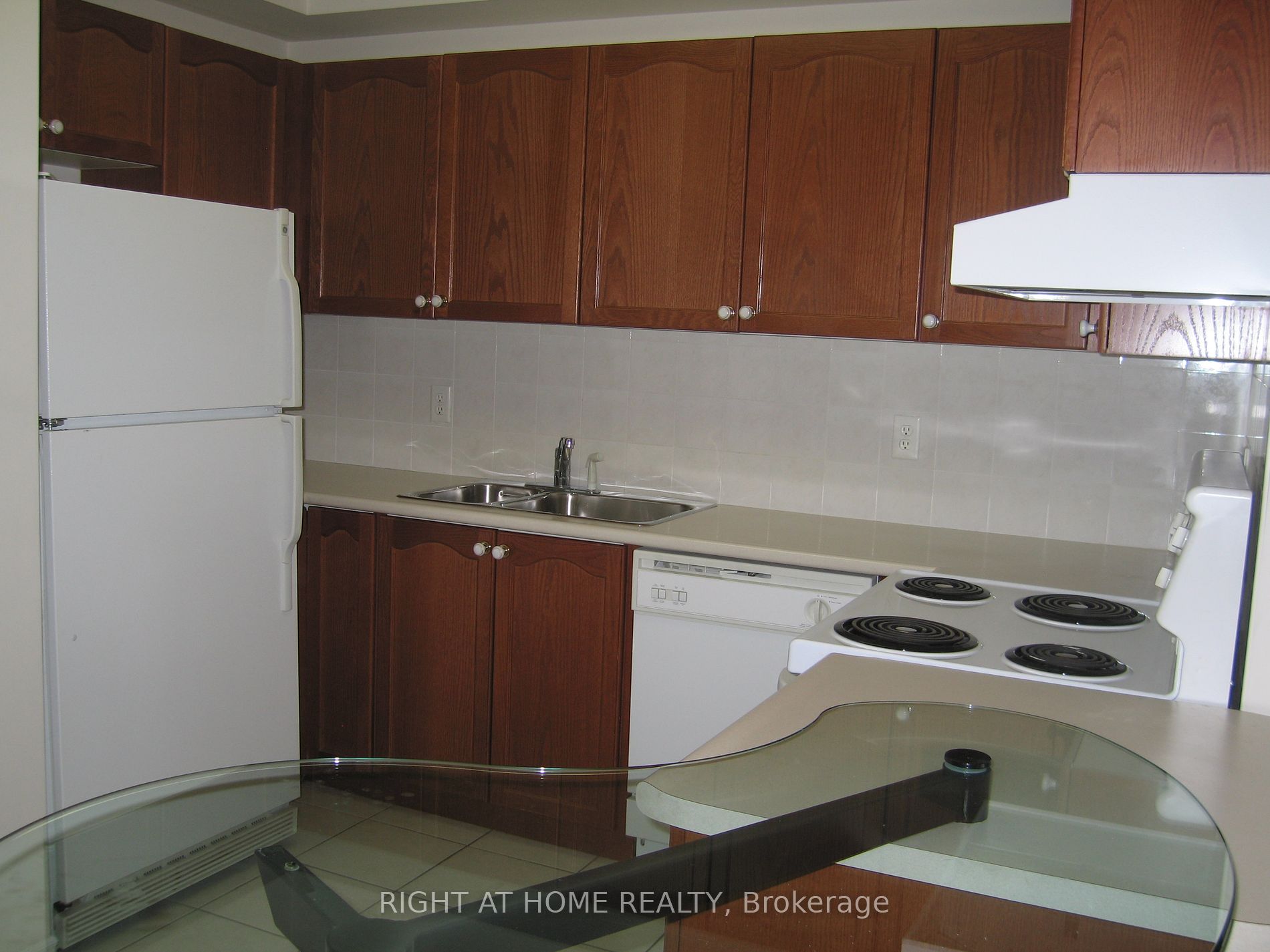 200 E Burnhamthorpe Rd 1506