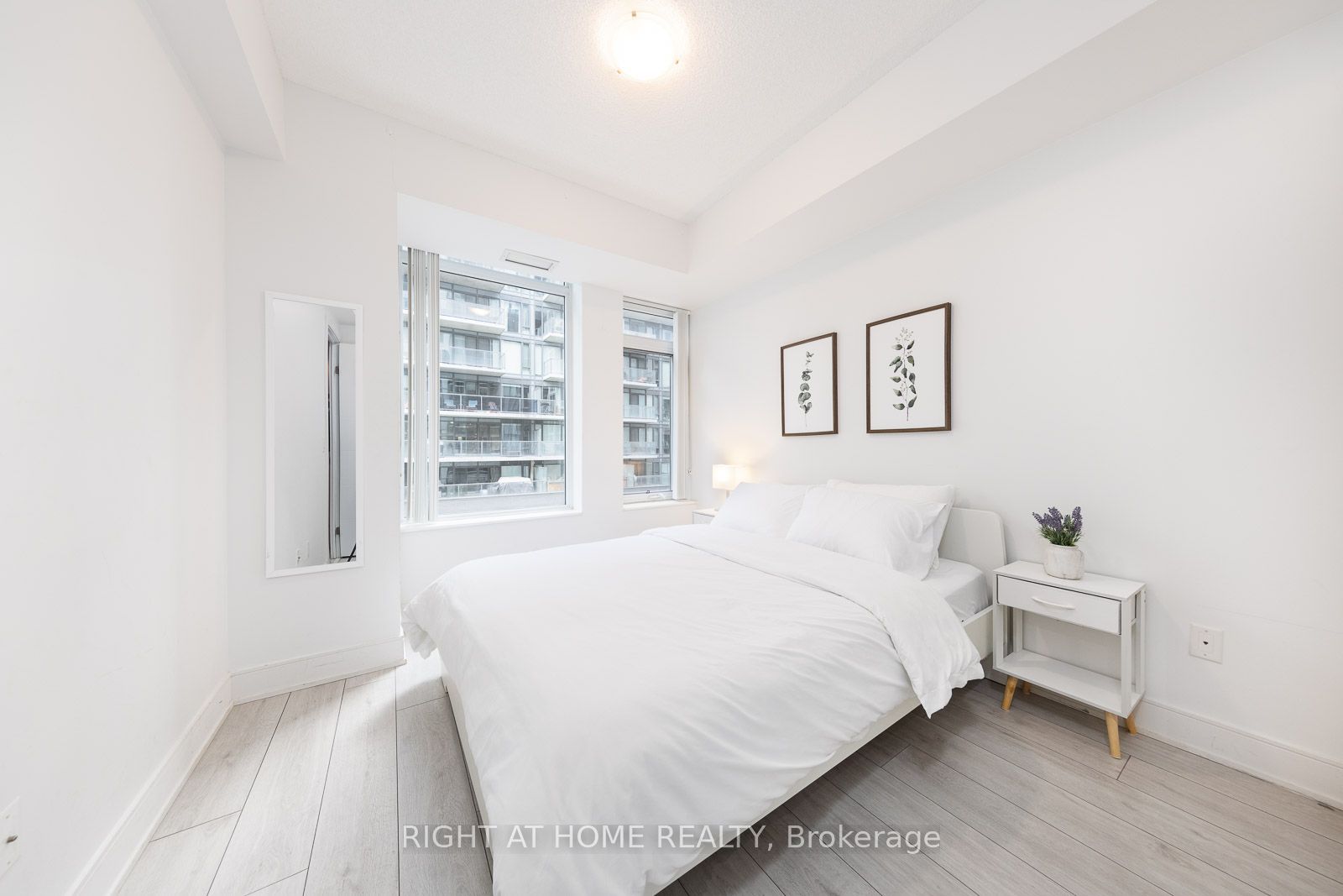 525 W Adelaide St 932