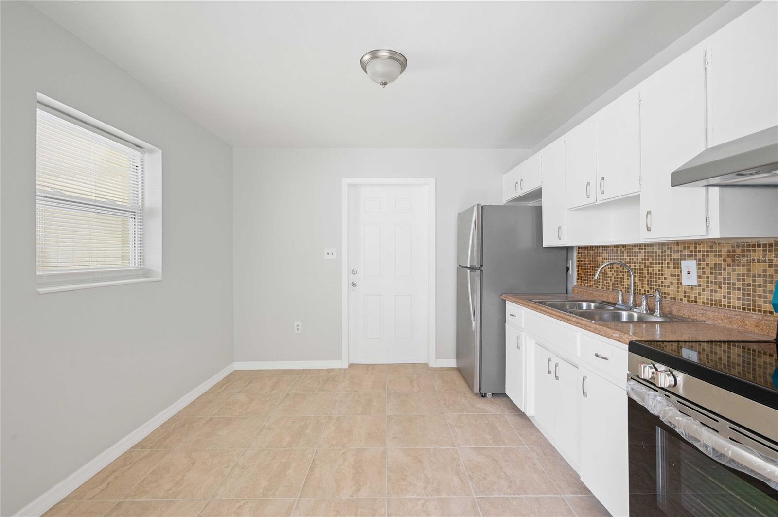 2112 Bassedena Circle W