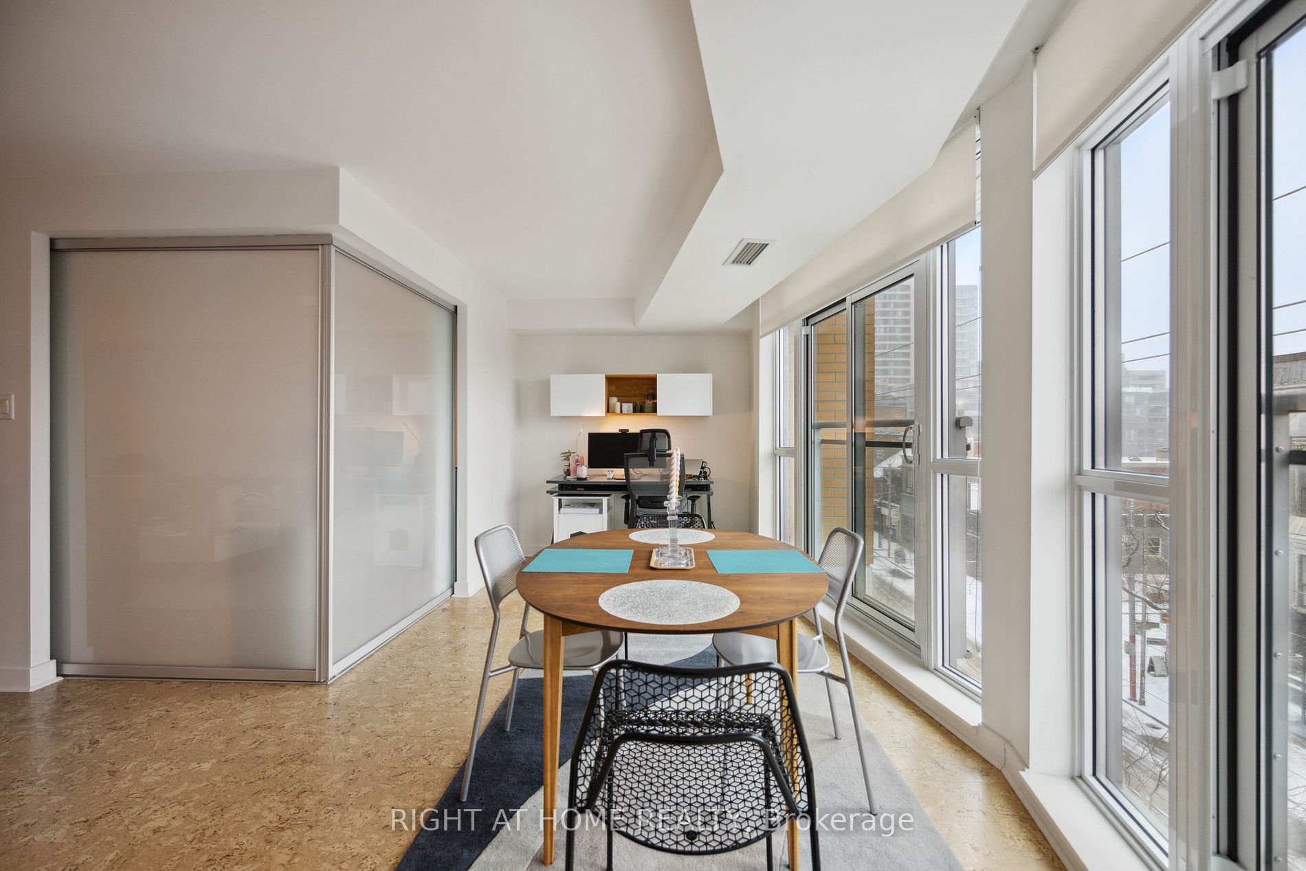 1169 W Queen St 415
