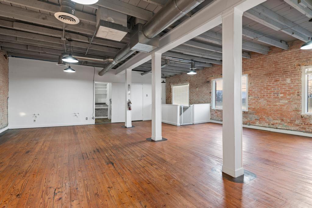 330 W Lamar Street 203