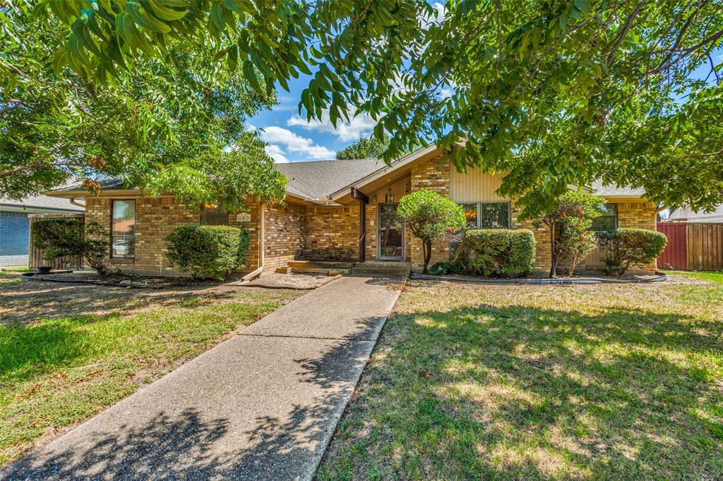 Welcome to this charming estate property, featuring 4 spacious bedrooms and 3 bathrooms. The home is being sold AS IS, giving you the freedom to bring your vision to life. Whether you're looking to update or simply personalize the space, the possibilities are endless. 402 Birch is situated in the highly sought after neighborhood of Richland Park. The main living areas are generously sized, providing ample space for family gatherings and entertaining. The kitchen, with its practical layout, offers plenty of potential for customization to suit your taste. Each bedroom is well-appointed, ensuring comfort and privacy for everyone in the household. You'll enjoy convenient access to top-rated schools, shopping centers, parks, and a variety of dining options. The home's exterior boasts a roomy yard, perfect for outdoor activities and relaxation. Don't miss out on this unique opportunity to own a home in such a desirable area. Schedule a viewing today and start imagining the possibilities!