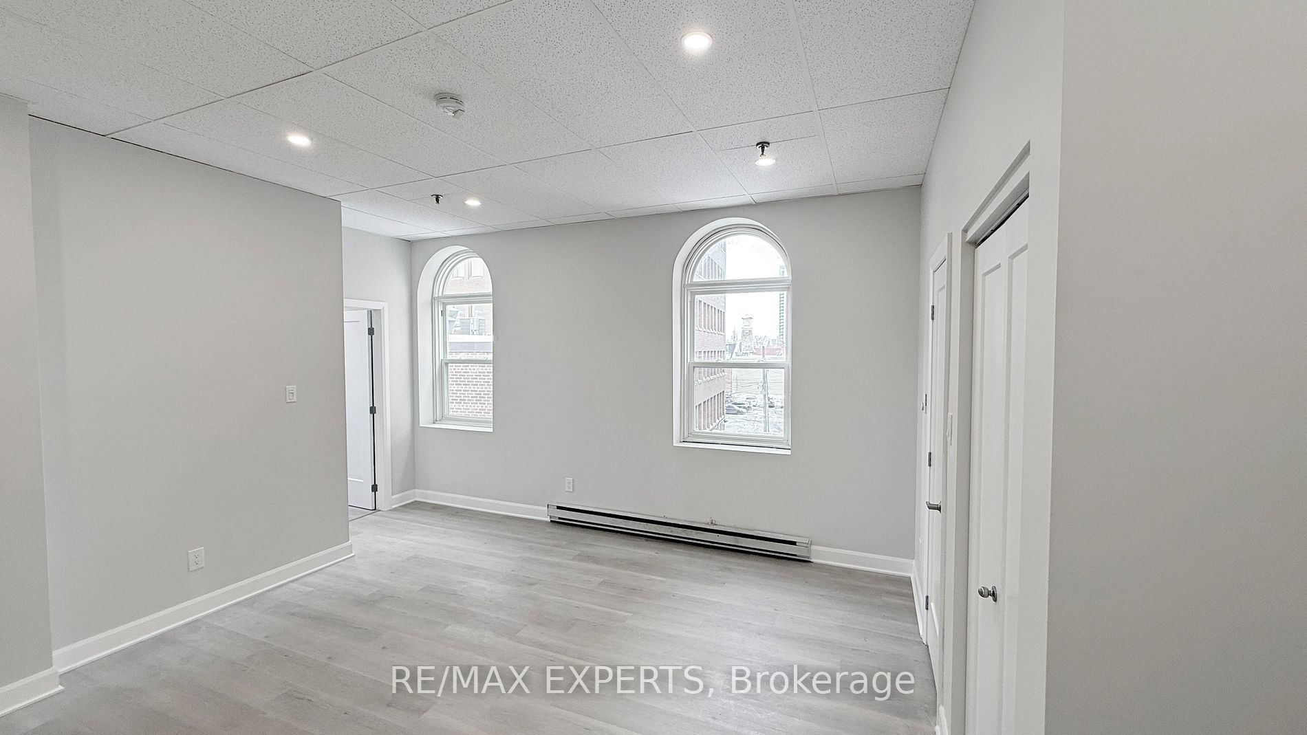 8 S Main St 404