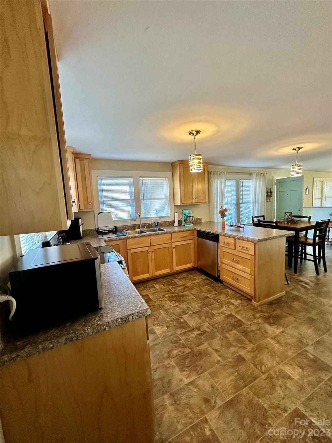 2736 Fairwood Drive