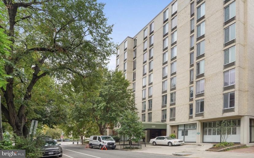 1800 R Street NW 808