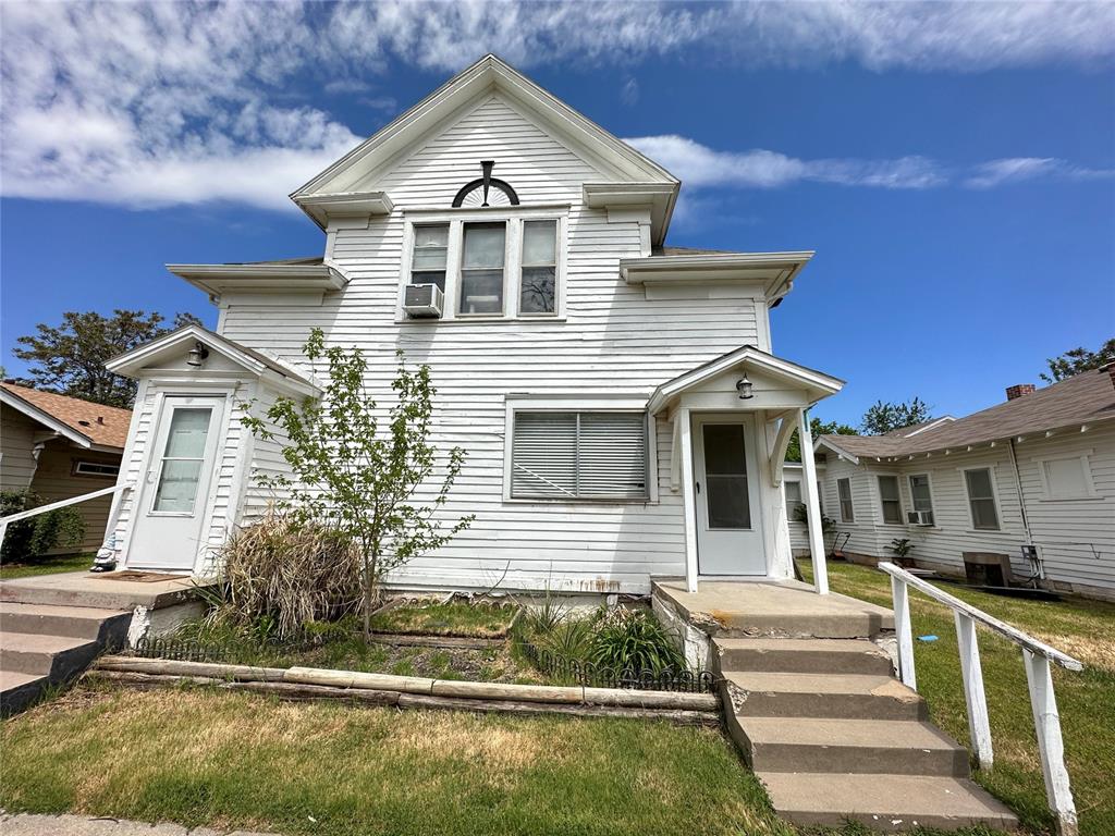 A rare chance to own a duplex in the well established Youngs-Englewood addition. NEW ROOF! Interior is newly renovated with new flooring, paints, and fixtures. Washer-dryer hookup is available in both units and brand new high-efficiency mini splits are being installed, making beating the heat a breeze. 

Fire station is just 4 blocks away and Plaza district is less than a mile.

Seller is also installing a new privacy fence. A perfect spot for your next investment property, or if you want to live in one side and rent the other, there are so many possibilities to make this your next smart decision!

Listing agent (207757) is related to the seller