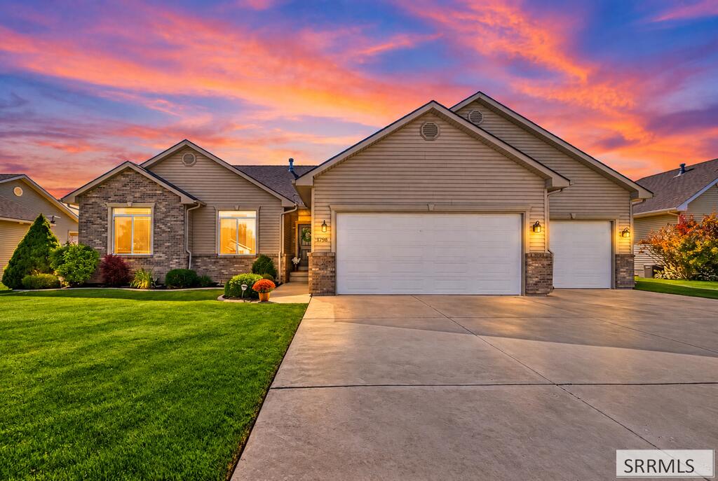 1798 Sunny Pine Way