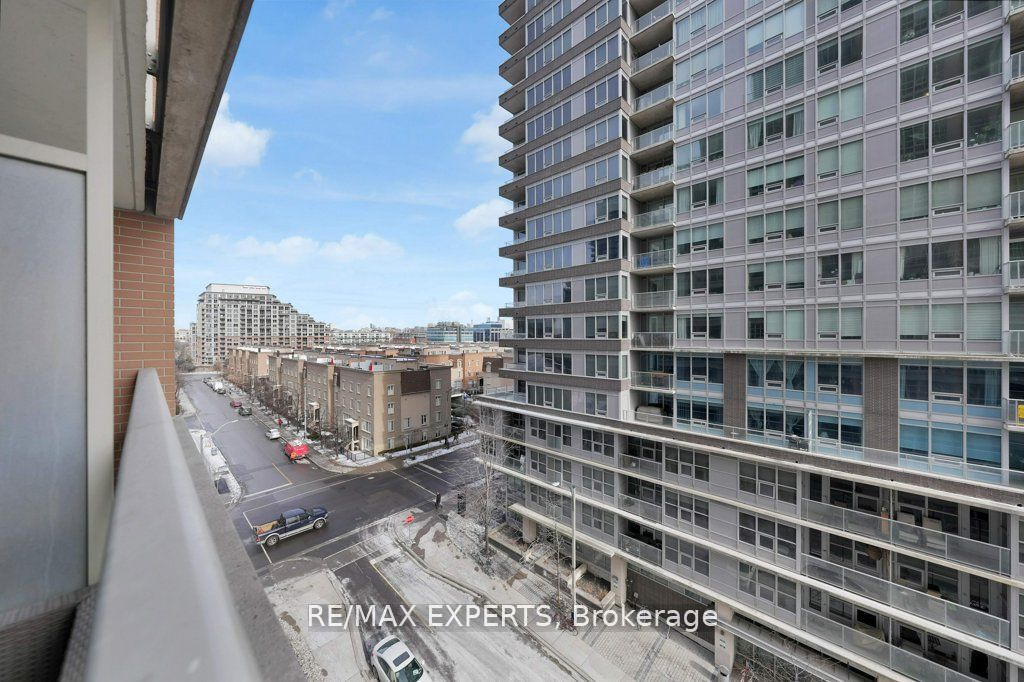 65 E Liberty St 818