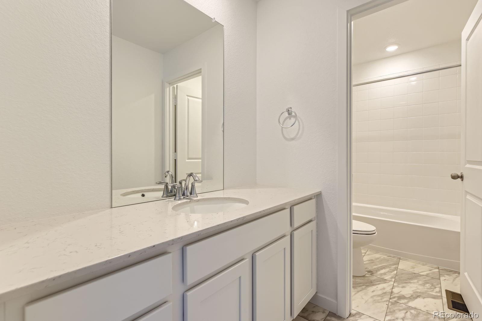 656 N Clubview Street