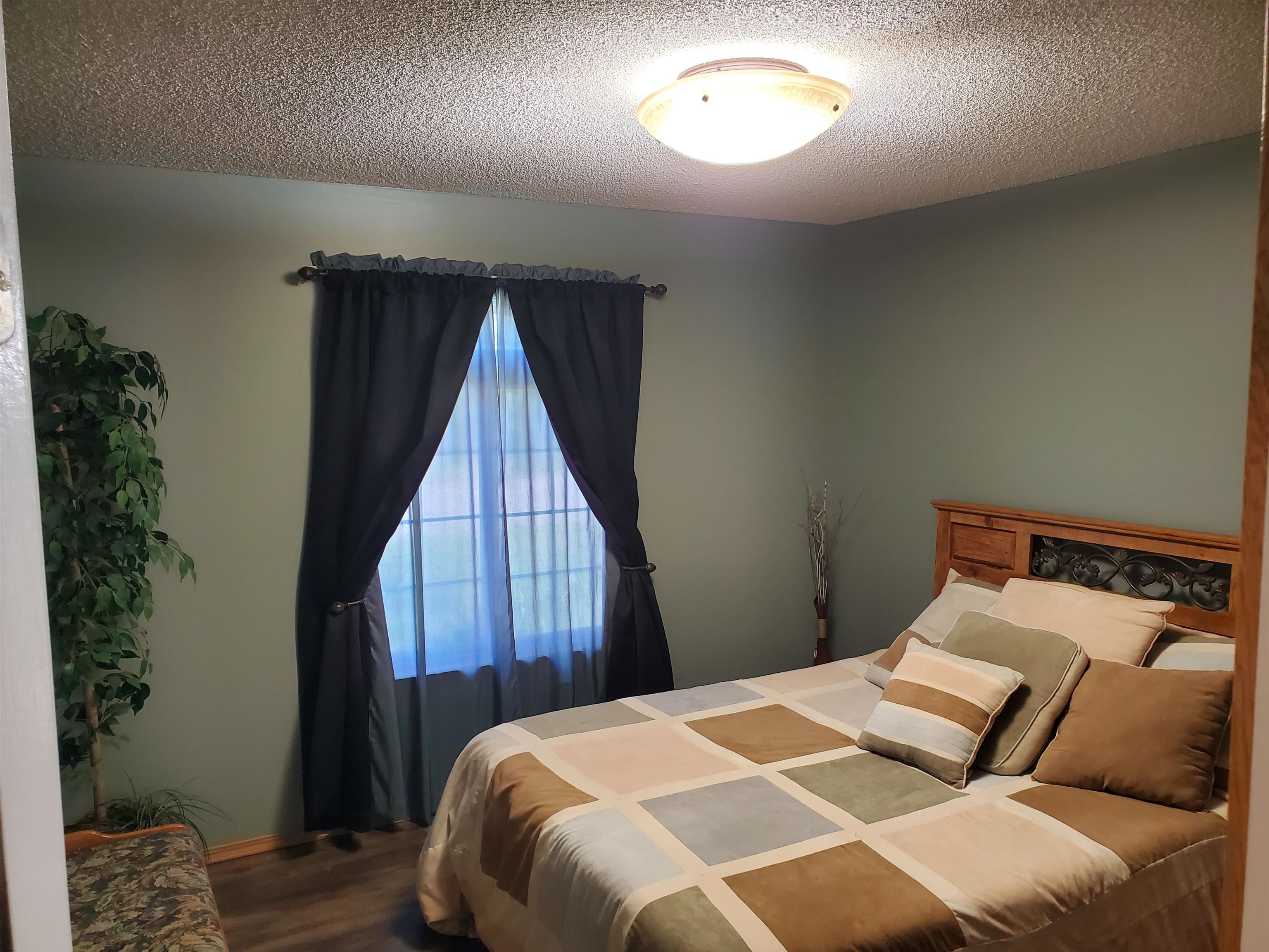 1435 E Berlin