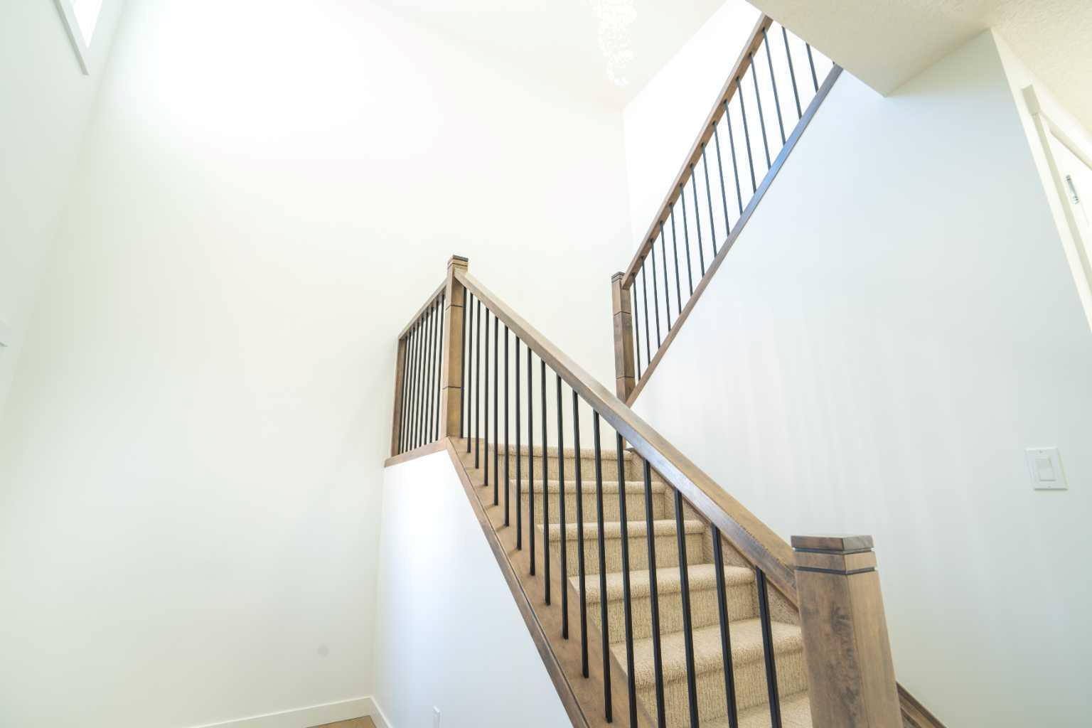 212 Lakewood Crescent
