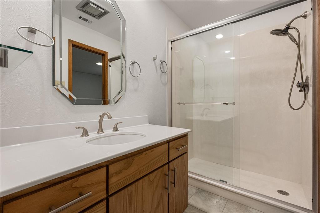 2216 Shadywood Court