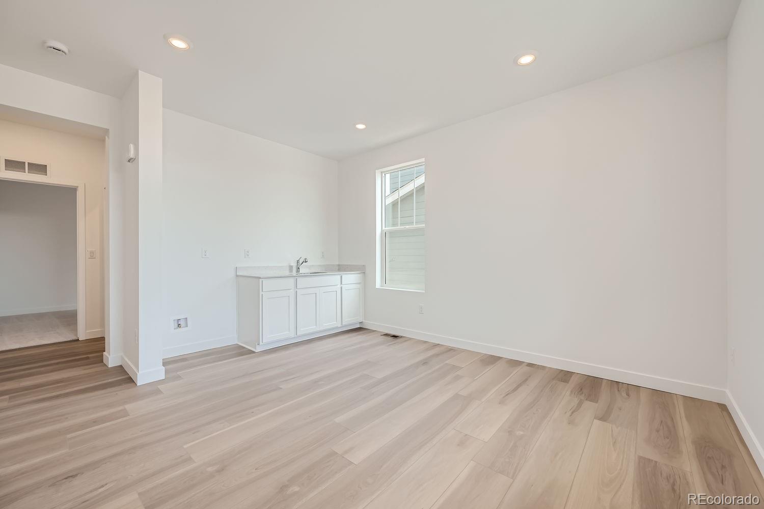 5563 Tamarack Avenue