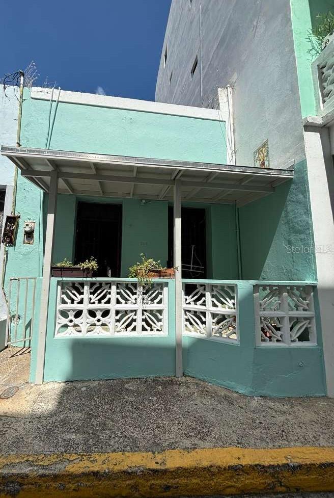 Colonial Property for Sale - San Sebastián Street, Old San Juan Unique opportunity to own an authentic colonial residence located on one of the most iconic streets in Old San Juan. This single-story home with a balcony, a rare and highly desirable feature for this type of property, preserves the charm and character of Puerto Rico's historic architecture. The property features one bedroom, one bathroom, a living area, an interior courtyard, traditional Spanish tile floors, and high ceilings. Its layout offers an excellent potential for a thoughtful restoration. Located in a non-flood zone, the property sits on a lot of 86 square meters 925.70 square feet with a Gross Living Area (GLA) of 734 square feet, making it an excellent investment opportunity for restoration and preservation. The property requires repairs and/or restoration, to be completed in accordance with the regulations of the Puerto Rico Institute of Culture, ensuring the preservation of its historical and architectural integrity. Ideal for those who appreciate Old San Juan's history, culture, and the unique opportunity to restore a truly special heritage property. Interior photos available soon.