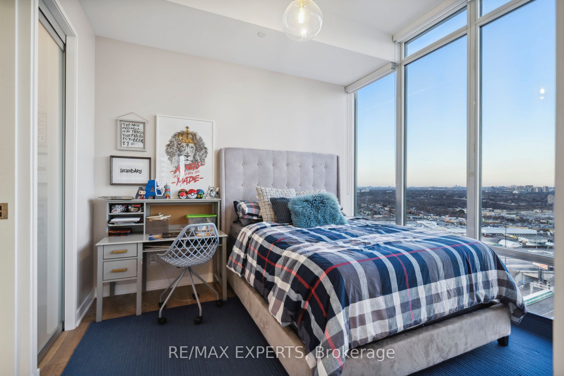90 Park Lawn Rd PH-3007