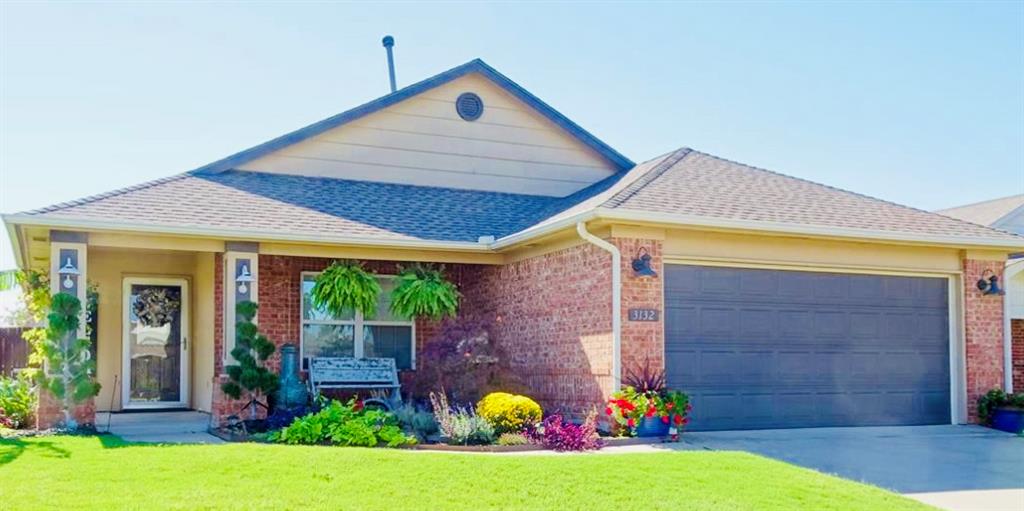 Welcome to this beautiful corner lot home featuring 3 bedroom and 2 bathroom.  This well maintained property offer excellent lights and comfortable living perfect for families or investors.