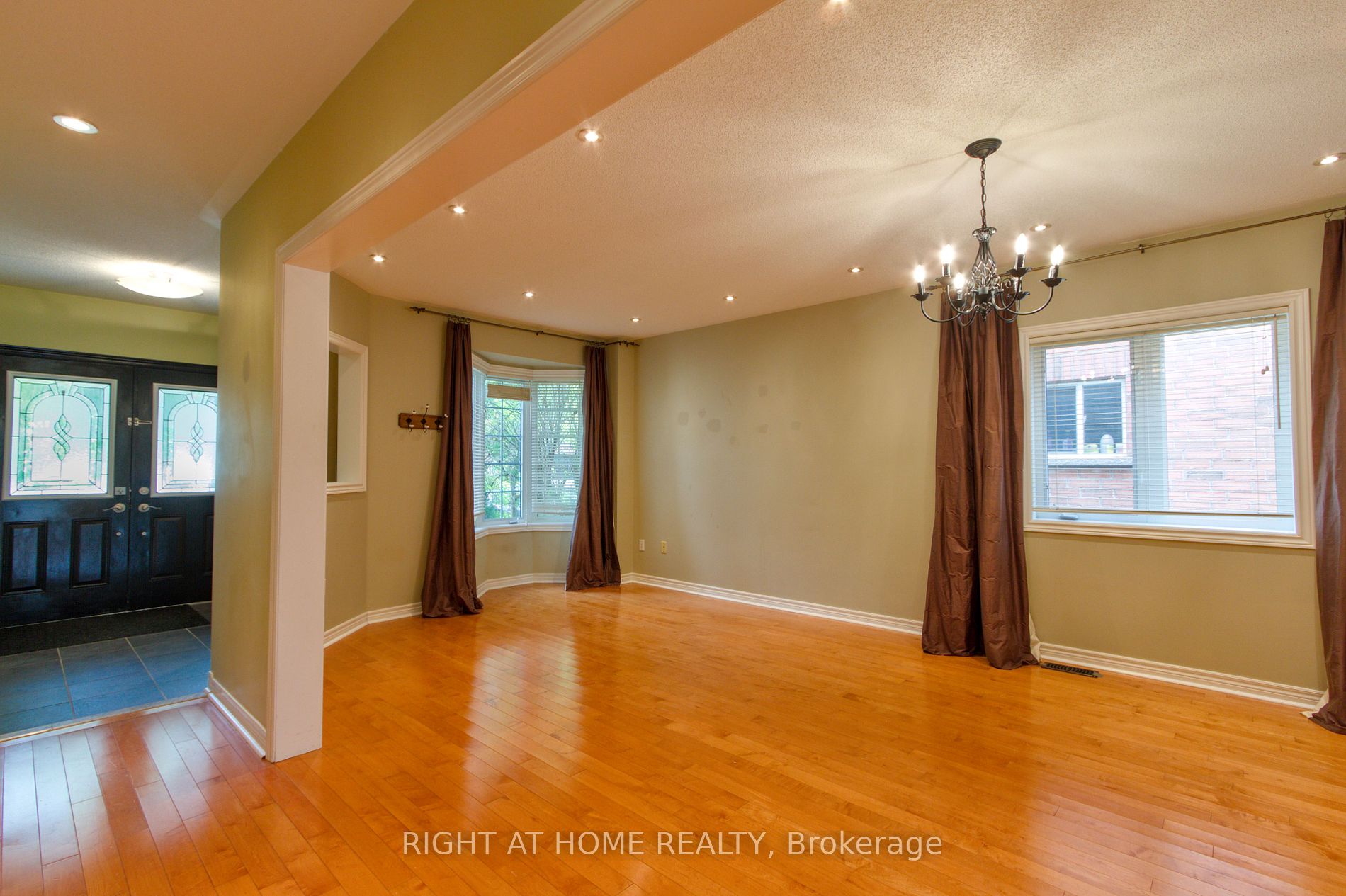 94 Memorial Gardens Way Main