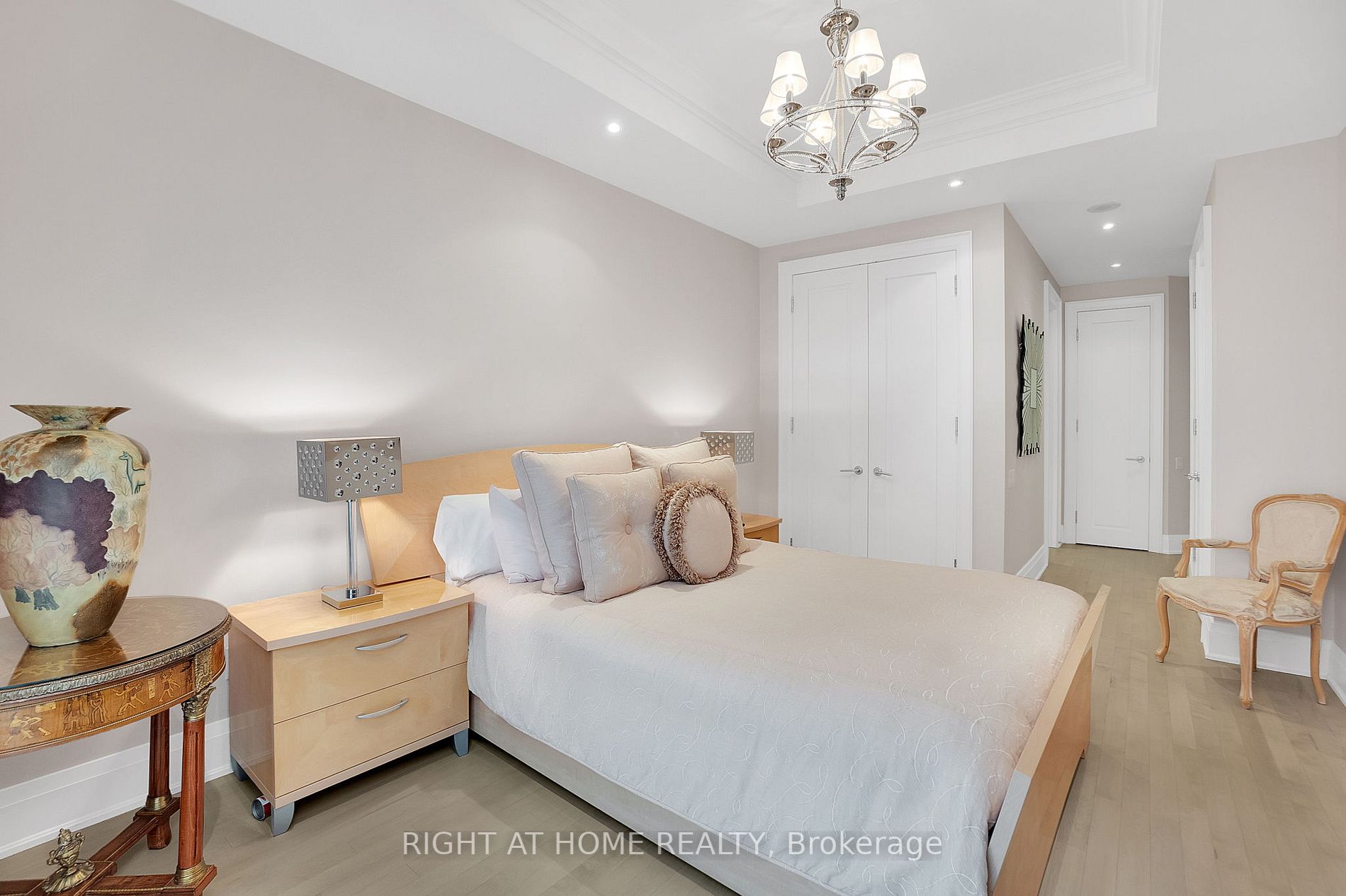 100 Yorkville Ave 301
