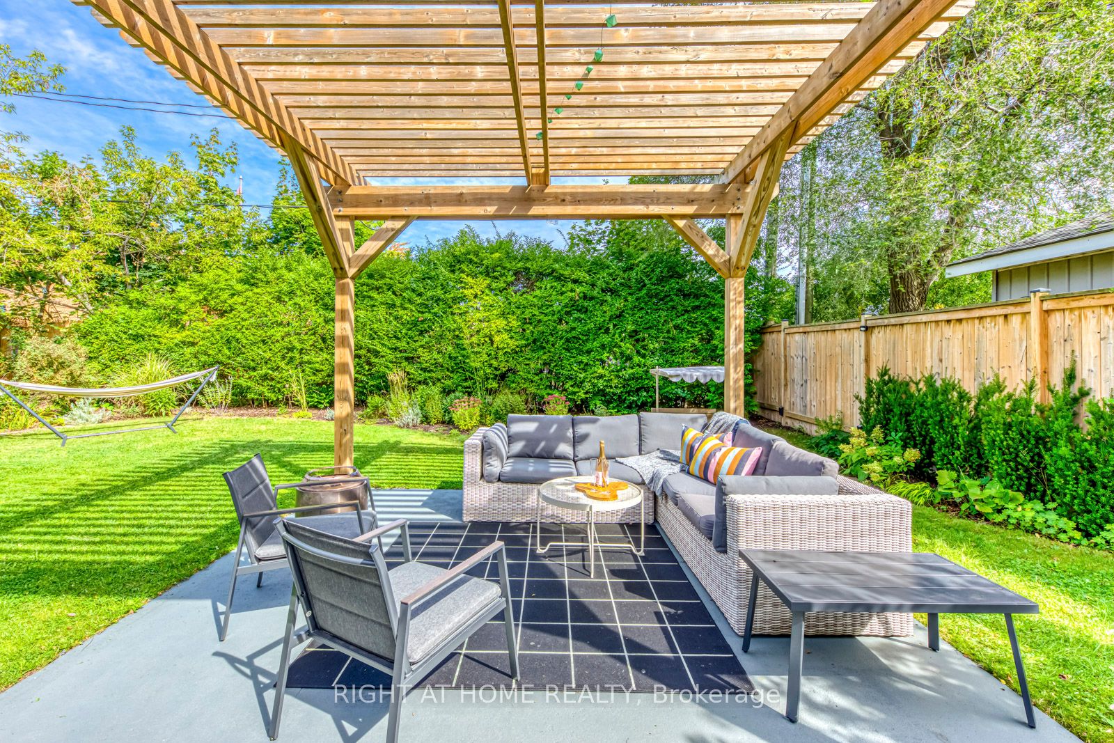 1306 Napier Cres