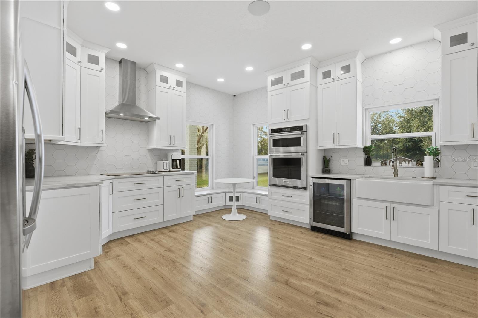4575 Lake Shore Drive