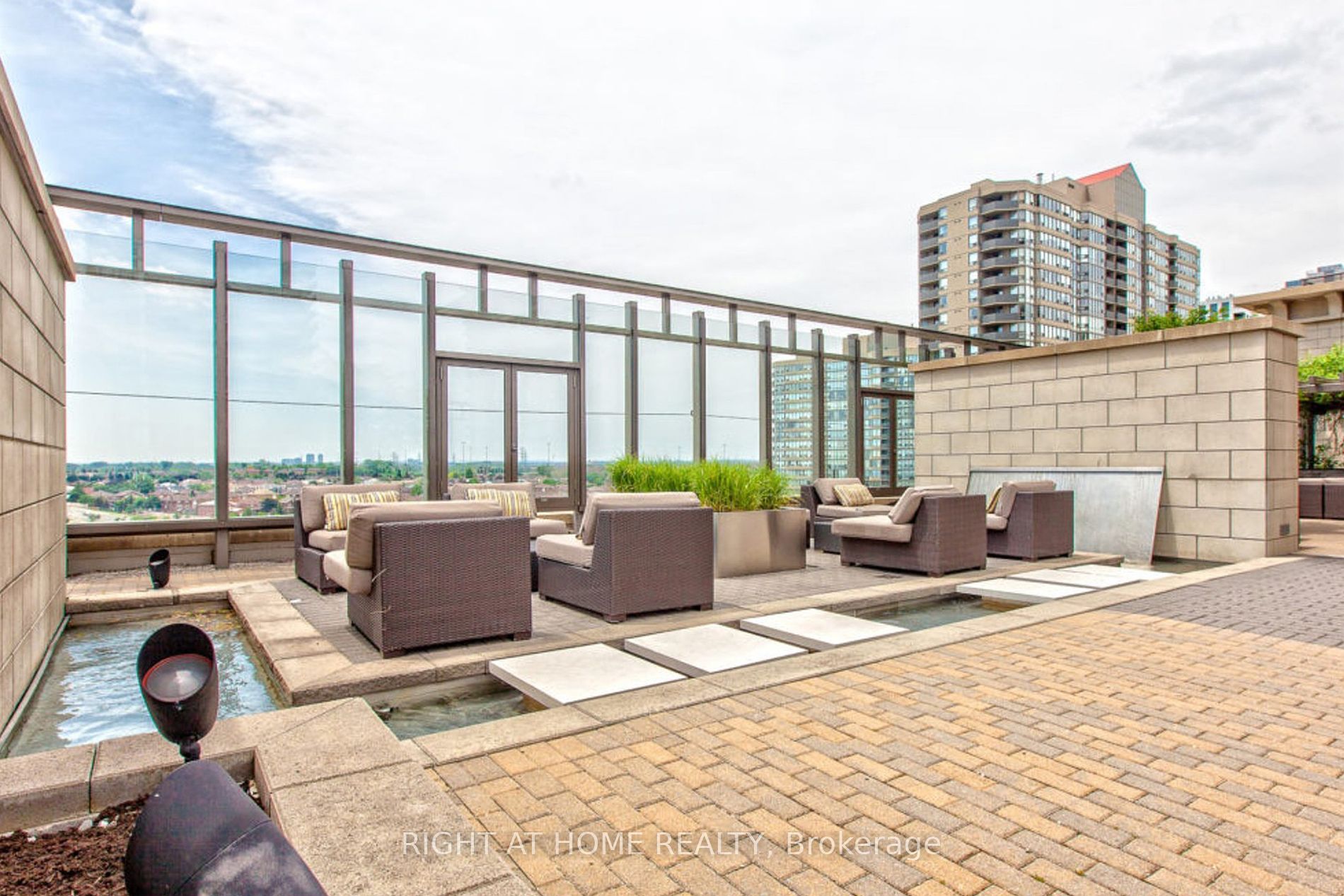 385 Prince Of Wales Dr 602