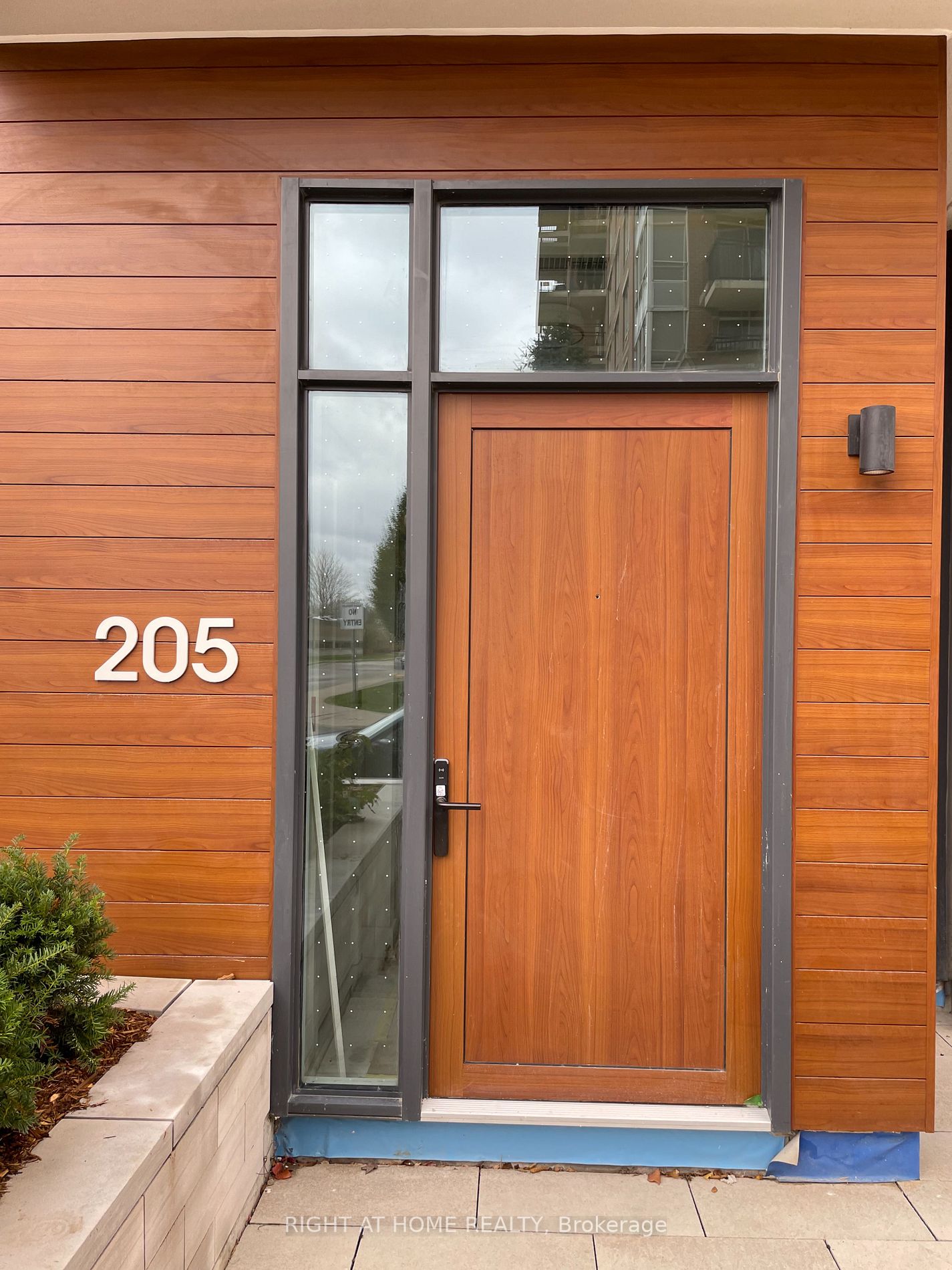 30 Inn On The Park Dr 205