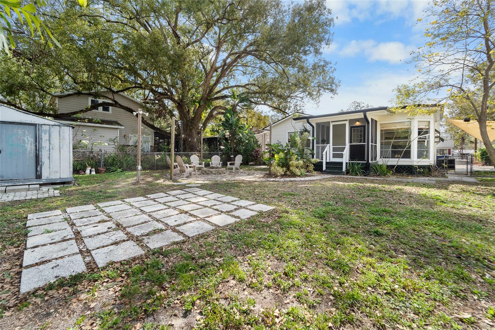 1216 E Flora Street