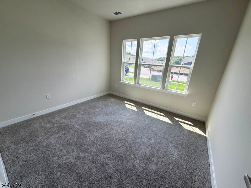 40 Thomas Knoll Blvd — photo 16 of 30