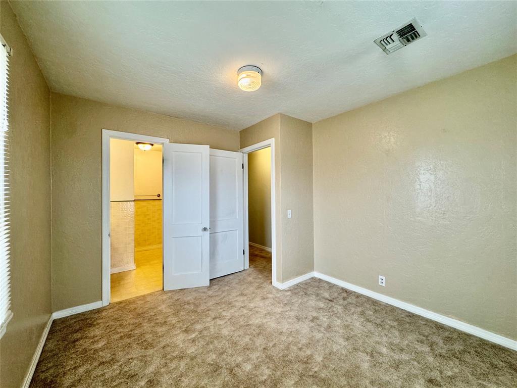 711 N Broadway Avenue