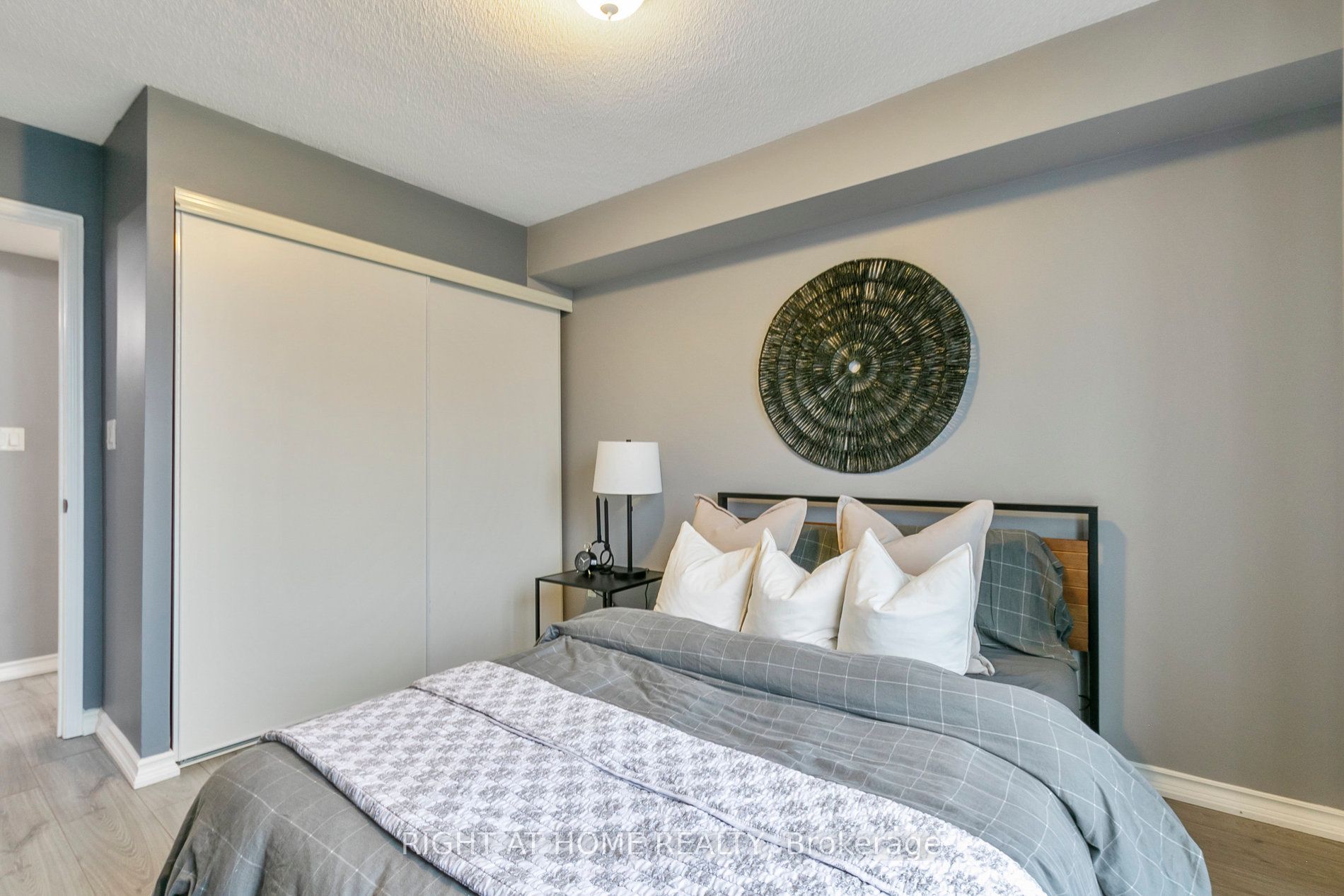 8 Rosebank Dr 17K