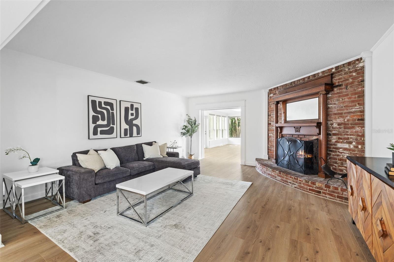 3913 W Eden Roc Circle