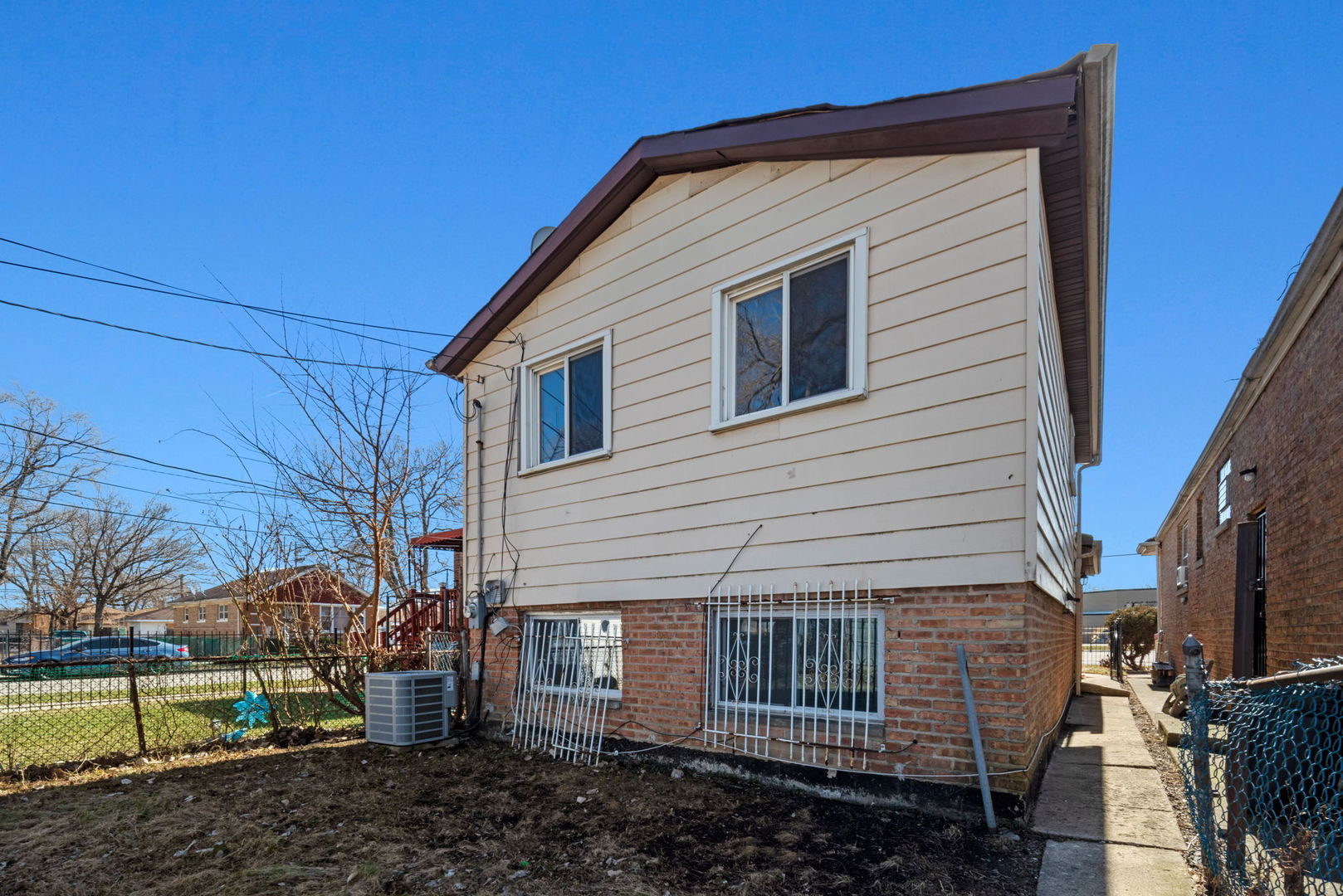 2102 W 73rd Street