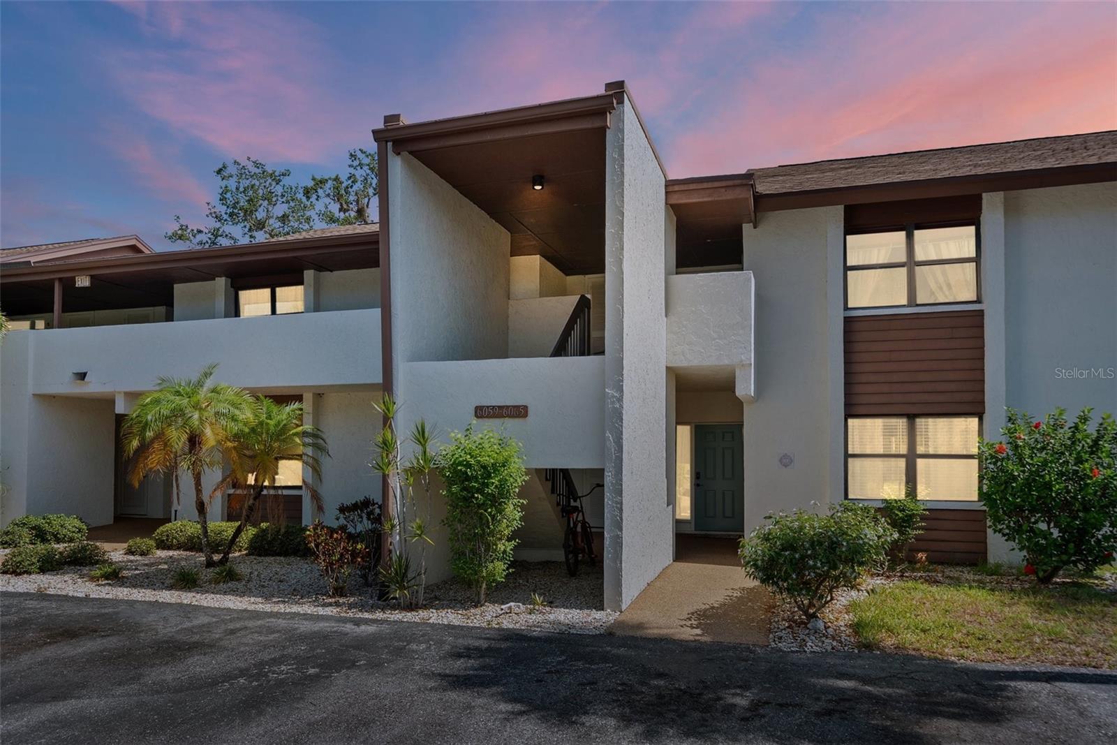 6061 Fairway Lane 1411