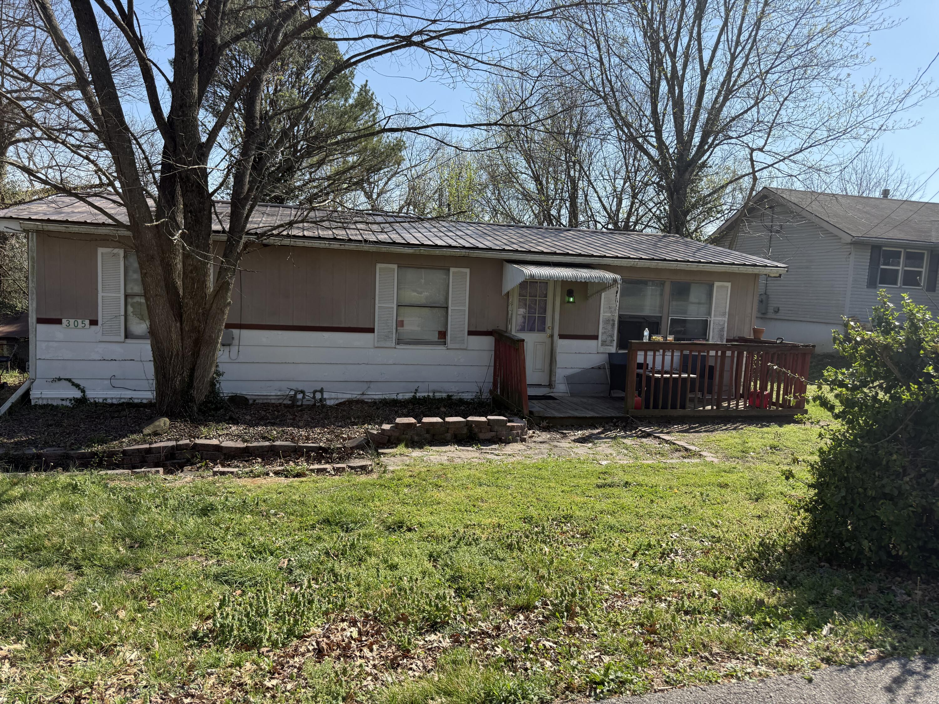 305 E Maud Avenue