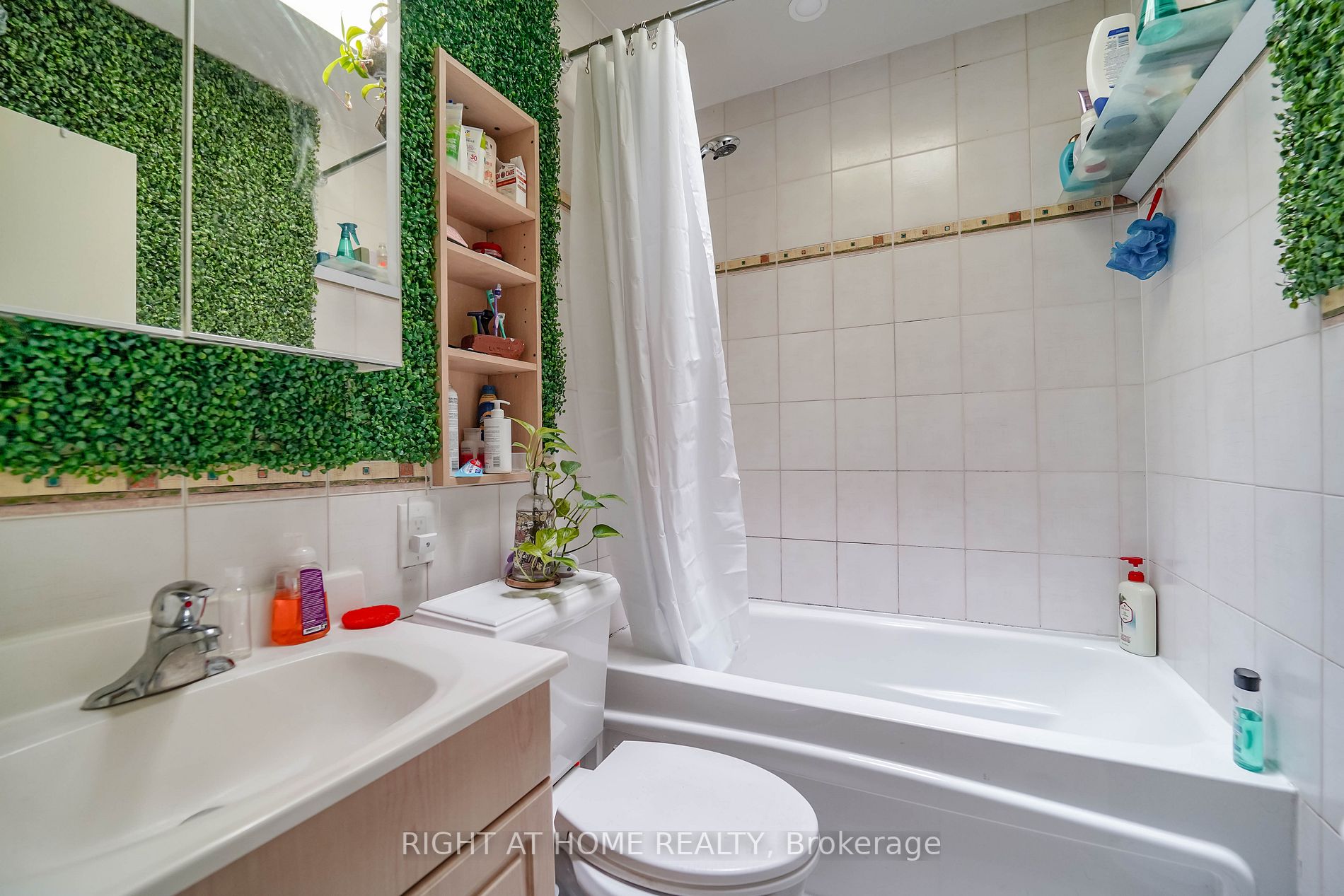 303 Coxwell Ave