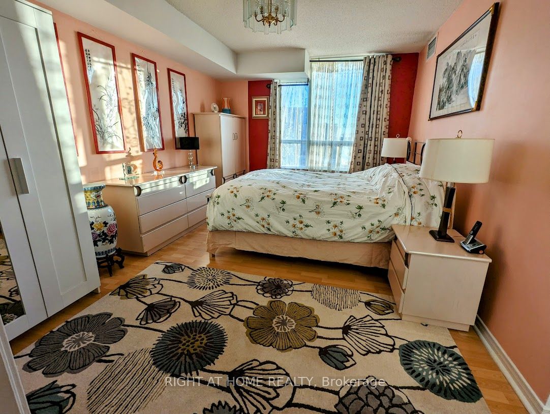 9 Northern Hts Dr 604