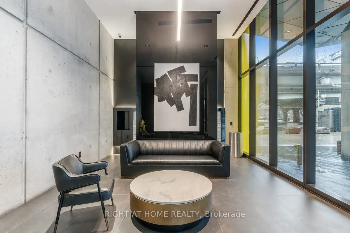 21 Lawren Harris Sq 413