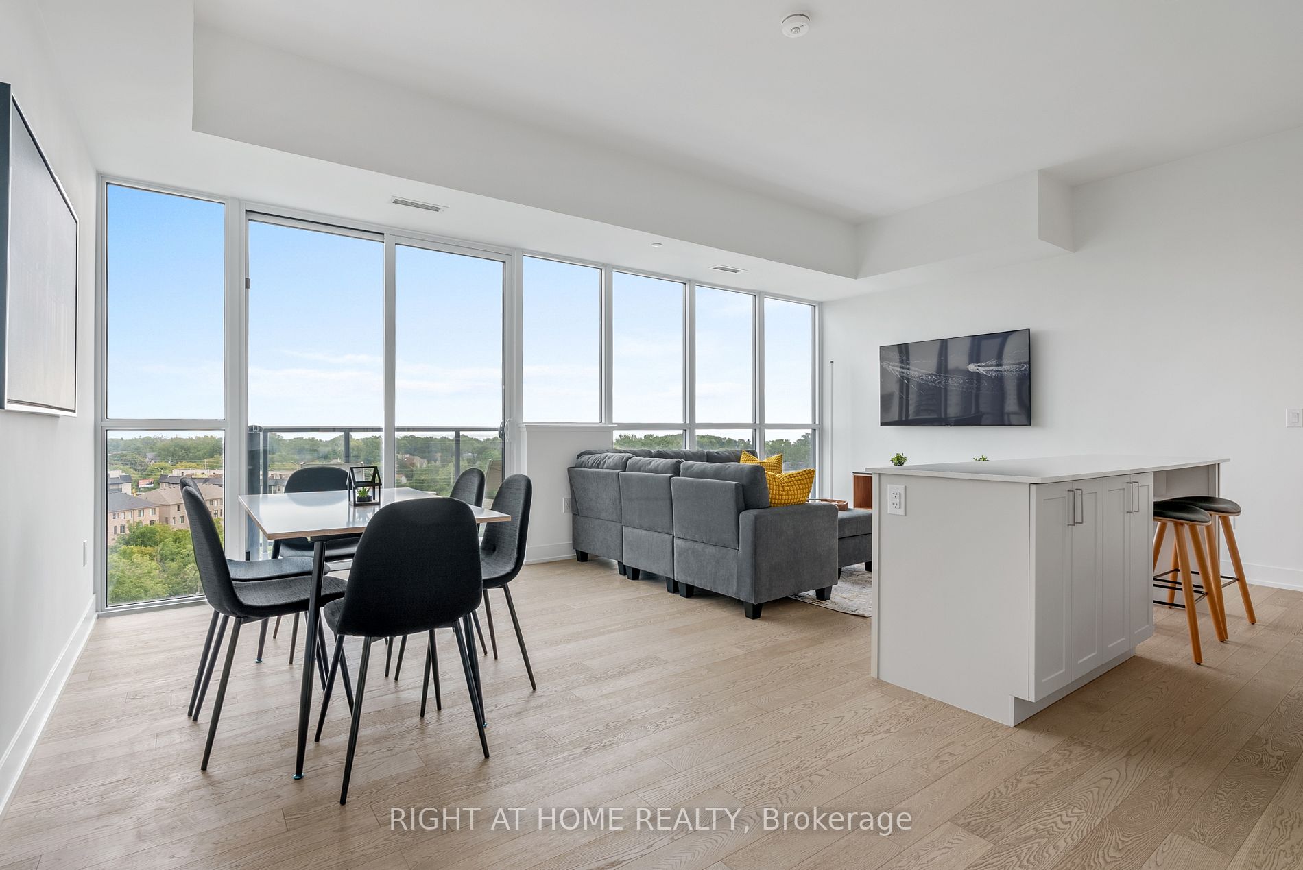 1063 Douglas Mccurdy Comm Circ