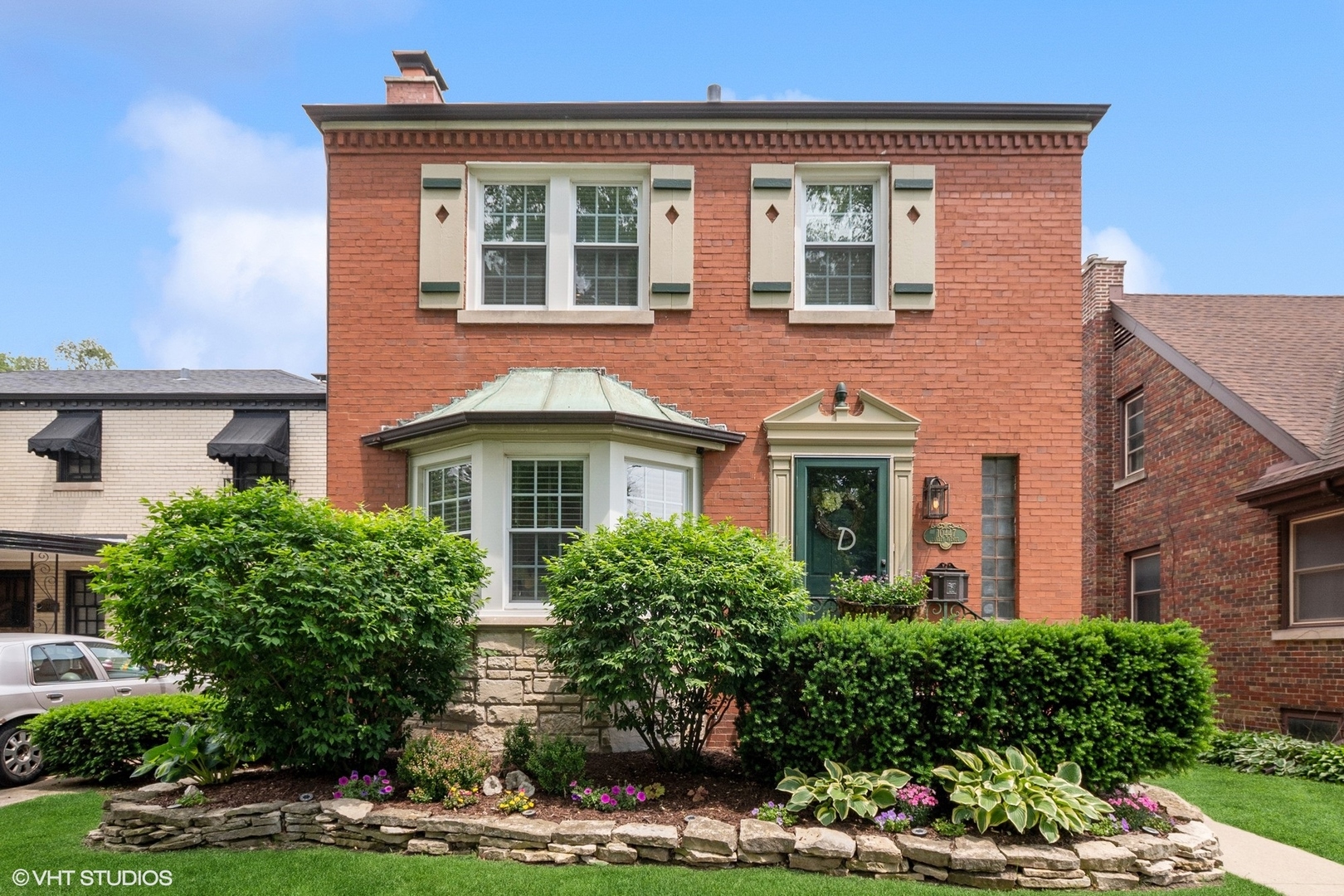 BEAUTIFUL JUMBO GEORGIAN IN THE HEART OF BEVERLY. 3 LARGE BEDROOMS, 1.1 BATHS. UPDATED WITH CHARM. NEWLY UPDATED BATHROOMS. FINISHED BASEMENT WITH DECORATIVE FIREPLACE. SEPARATE DINING AND LARGE LIVING ROOM WITH FIREPLACE AND STONE MANTLE. SUN ROOM AND BREAKFAST NOOK COMPLETE THE MAIN LEVEL. STAINLESS STEEL APPLIANCES. BEAUTIFUL HARDWOOD FLOORS. BRICK 2 CAR GARAGE AND LARGE YARD!