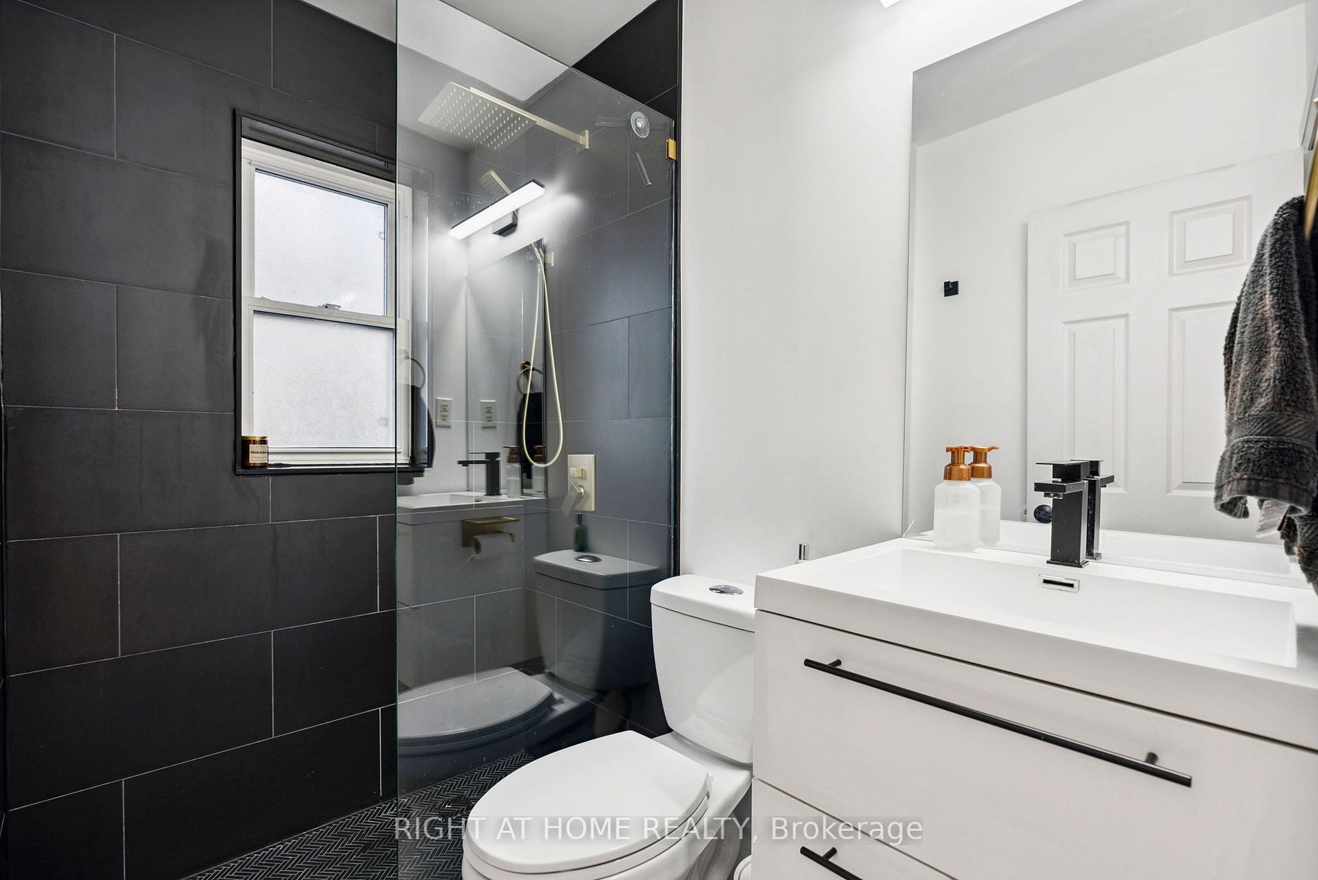 232 Maria St