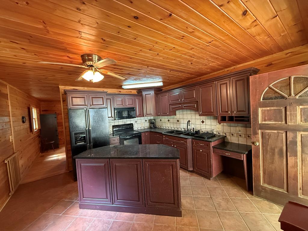 102 Overland Trail