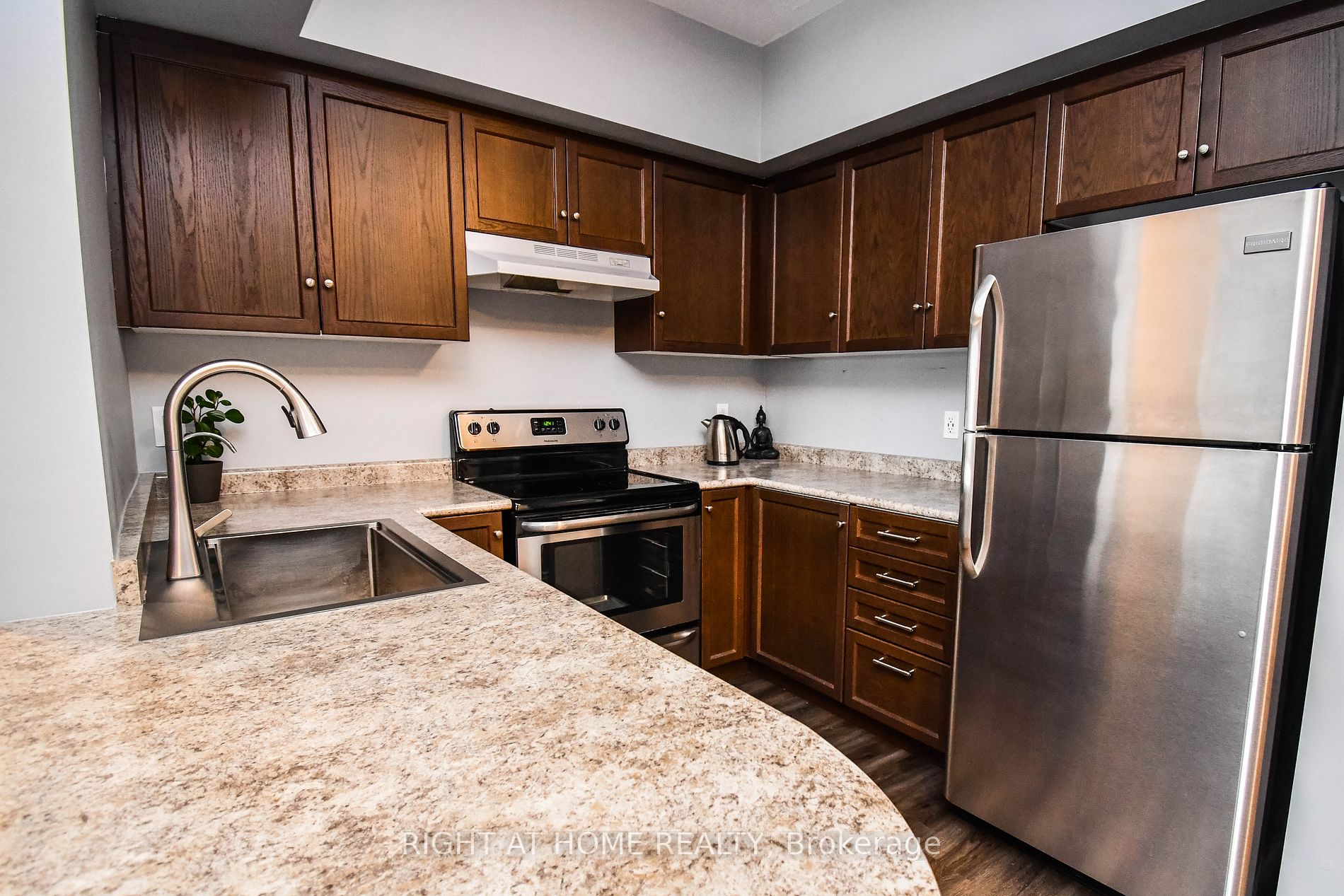 40 S Ferndale Dr 409