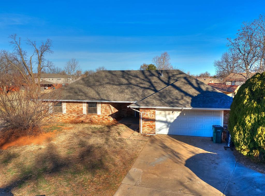 This single-family residence near Lake Hefner awaits your personal touch. Built in 1976, this home holds the promise of comfortable living and endless possibilities. With two bathrooms, mornings will become a breeze as everyone prepares for the day, ensuring a smooth and stress-free start. This residence offers three bedrooms, providing personal space and comfort for peaceful nights and restful sleep. The two-garage spaces offer shelter for your vehicles, protecting them from the elements, and also providing additional storage. Located in a cul-de-sac, you do not need to worry about vehicle traffic as it will be greatly reduced. This single-family residence represents a unique opportunity to create the life you've always envisioned.