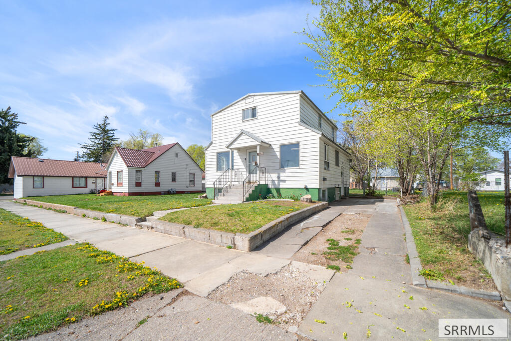 915 Ada Avenue
