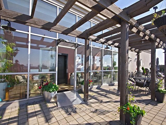 225 E Wellesley St 809