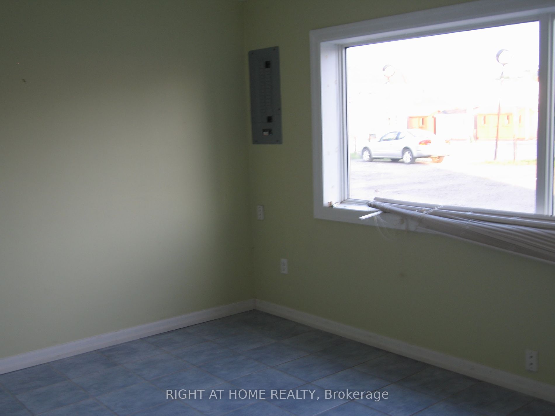 100 E Bloor St