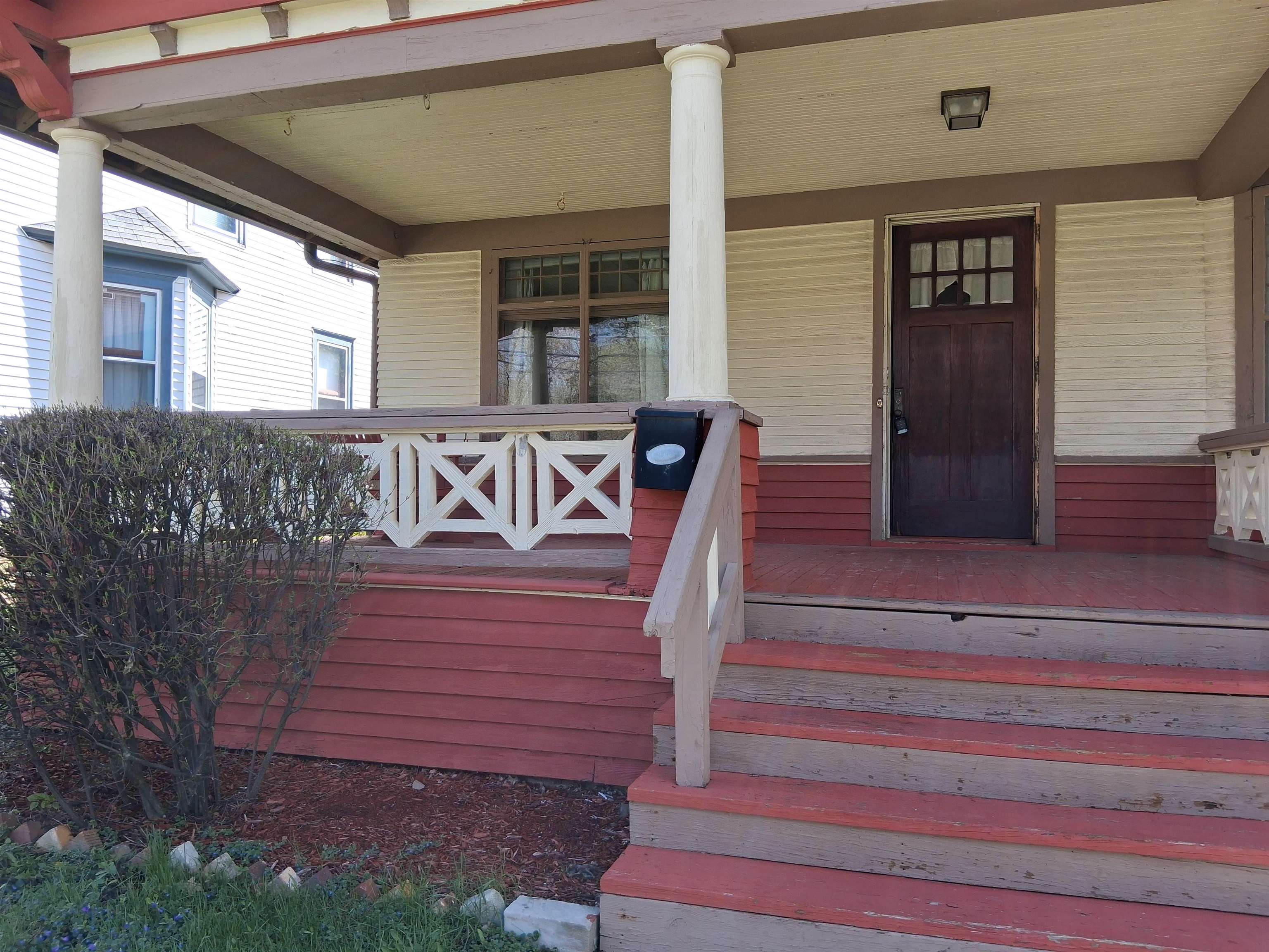 906 Somonauk Street