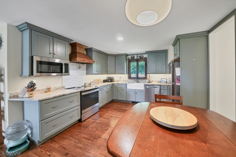 113 Carol Dr — photo 8 of 18