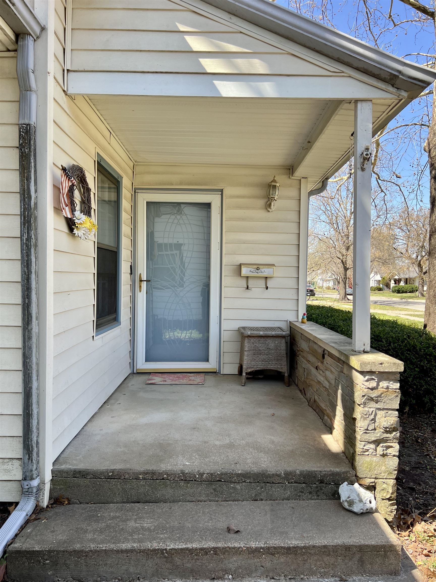 821 E 10th