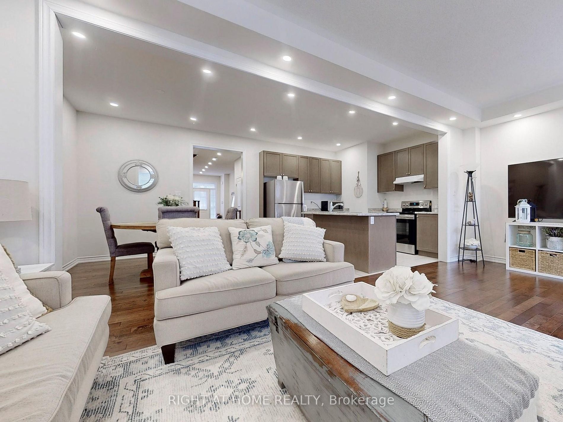 71 Mondial Cres